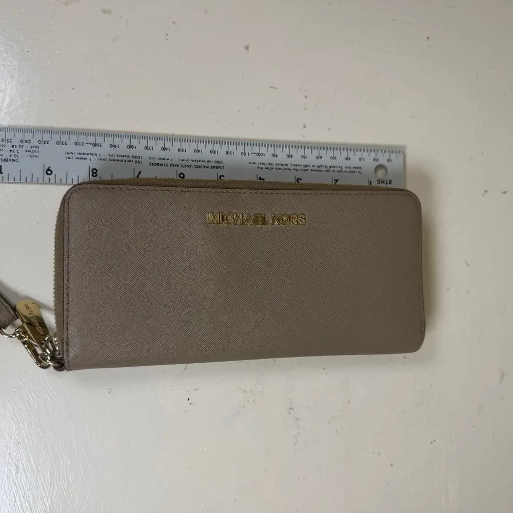 Michael Kors Large Pebbled Leather Continental Wallet Wristlet Taupe EUC